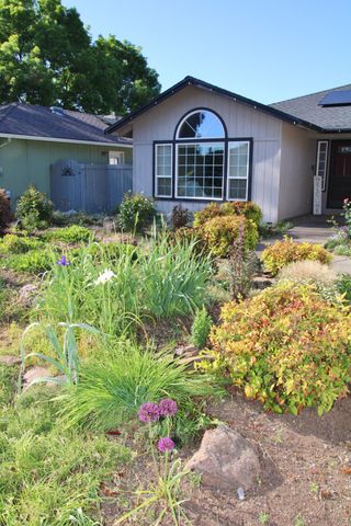 3011 Edgewood Drive, Medford, OR 97504