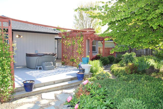 3011 Edgewood Drive, Medford, OR 97504