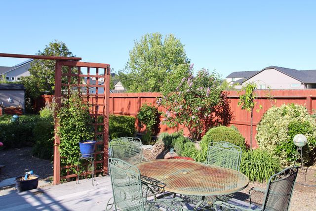 3011 Edgewood Drive, Medford, OR 97504