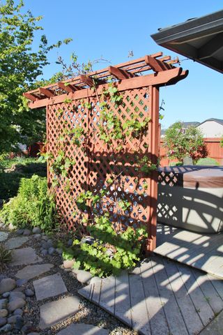 3011 Edgewood Drive, Medford, OR 97504