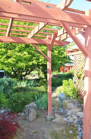 3011 Edgewood Drive, Medford, OR 97504