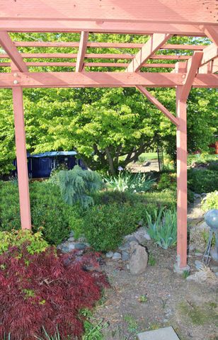 3011 Edgewood Drive, Medford, OR 97504