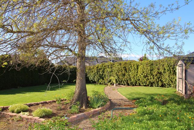 3011 Edgewood Drive, Medford, OR 97504