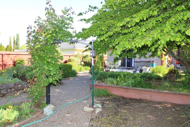 3011 Edgewood Drive, Medford, OR 97504