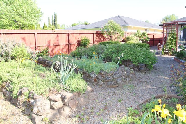 3011 Edgewood Drive, Medford, OR 97504