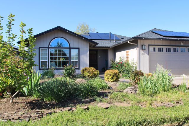 3011 Edgewood Drive, Medford, OR 97504