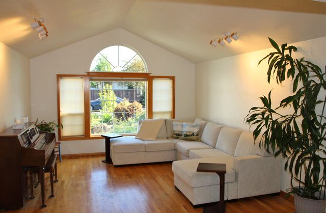 3011 Edgewood Drive, Medford, OR 97504