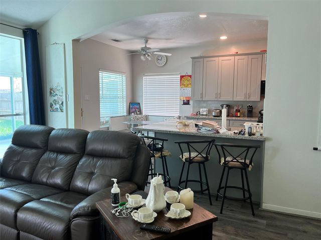 4955 Sentry Woods Lane, Pearland, TX 77584