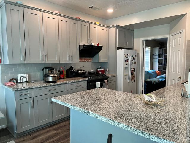 4955 Sentry Woods Lane, Pearland, TX 77584