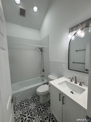 4 Earls Court C, Farmington, CT 06032