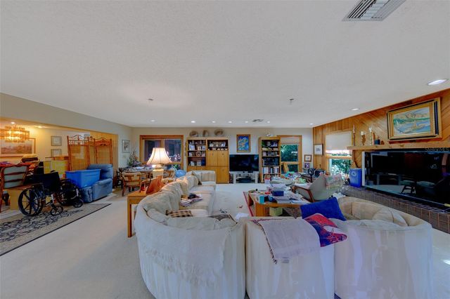 1105 WOODCREST AVENUE, Clearwater, FL 33756