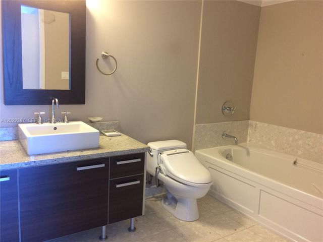 185 SW 7th St 1611, Miami, FL 33130