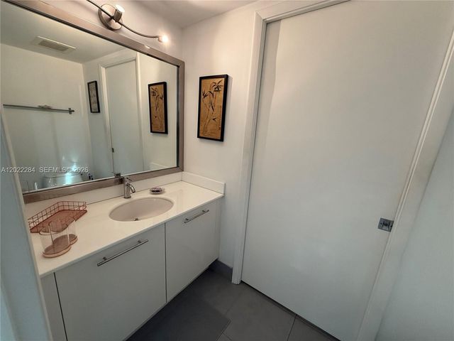 92 SW 3rd St 3709, Miami, FL 33130