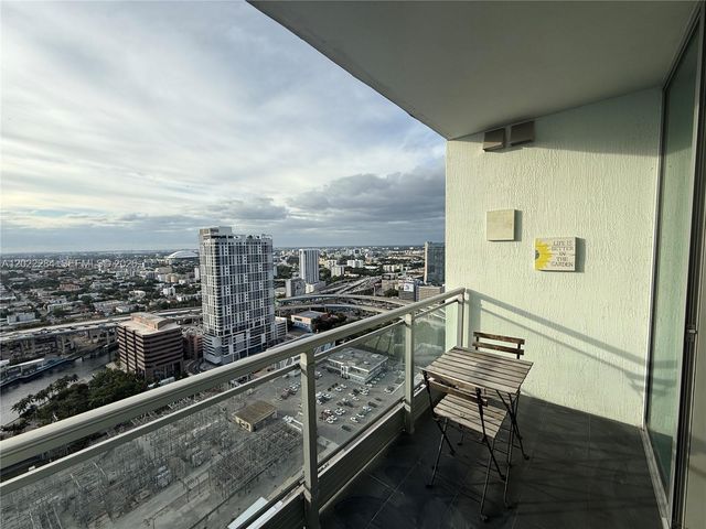 92 SW 3rd St 3709, Miami, FL 33130
