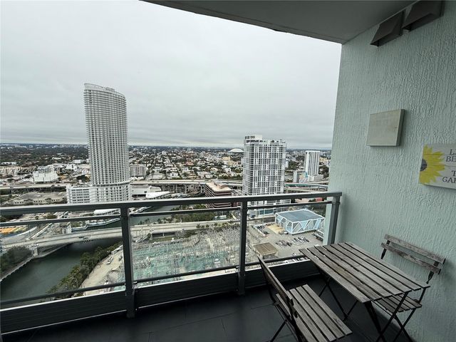 92 SW 3rd St 3709, Miami, FL 33130