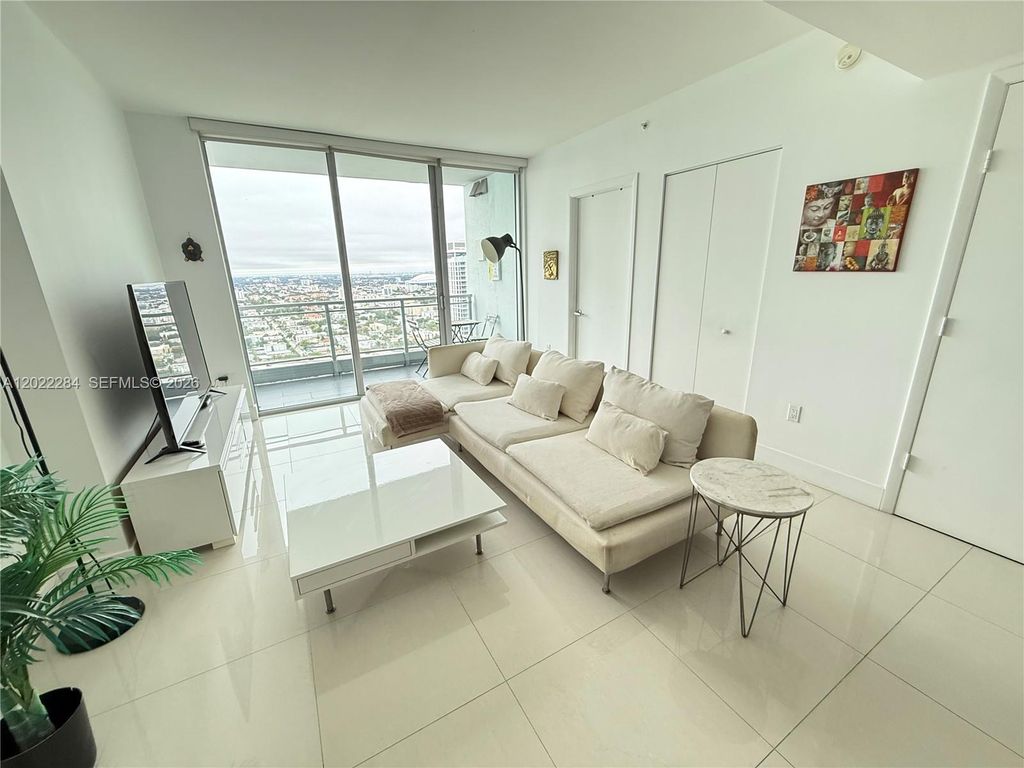 92 SW 3rd St 3709, Miami, FL 33130