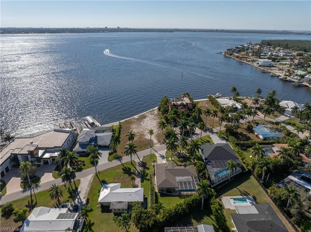 238 Bayshore DR, CAPE CORAL, FL 33904 — exterior