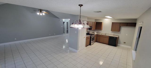 16207 Parkway DR, Pflugerville, TX 78660