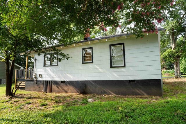 57 Gosnell Ave, Inman, SC 29349