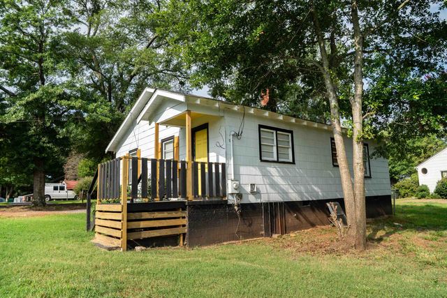 57 Gosnell Ave, Inman, SC 29349