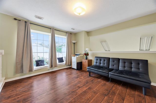 6810 Knoll Park Drive, Sugar Land, TX 77479