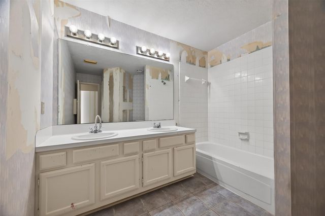 6810 Knoll Park Drive, Sugar Land, TX 77479