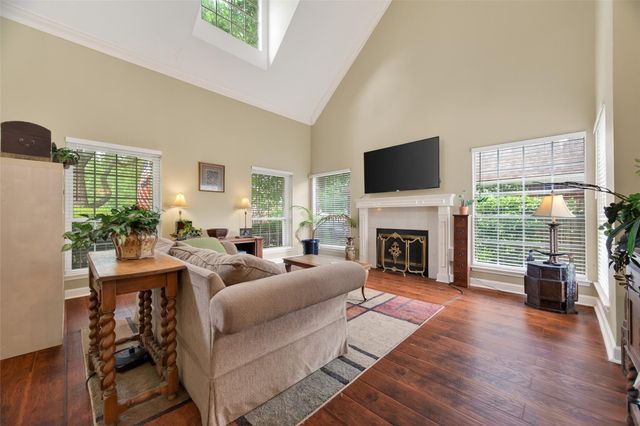 6810 Knoll Park Drive, Sugar Land, TX 77479