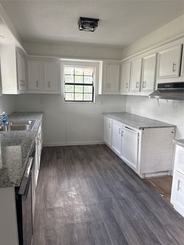 904 E Calhoun Street, Rice, TX 75155