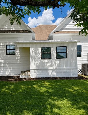 904 E Calhoun Street, Rice, TX 75155