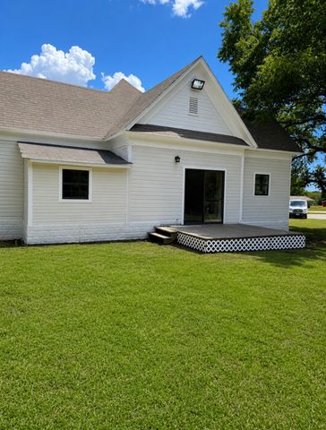 904 E Calhoun Street, Rice, TX 75155