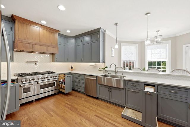136 CAHILLE DR, Winchester, VA 22602