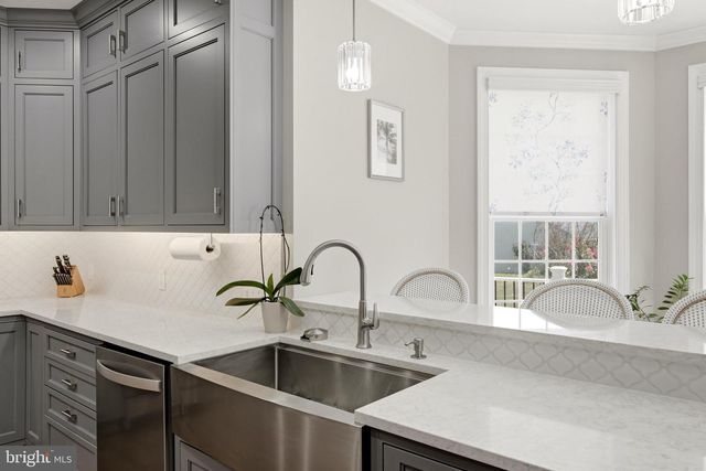 136 CAHILLE DR, Winchester, VA 22602