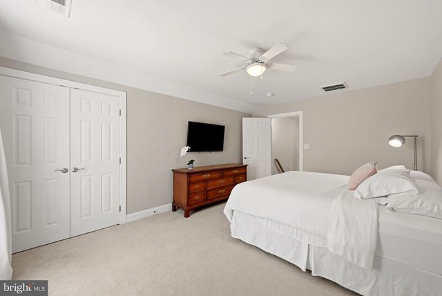 136 CAHILLE DR, Winchester, VA 22602