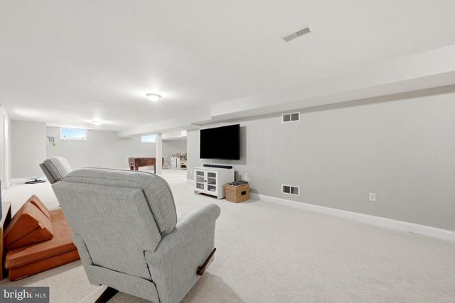 136 CAHILLE DR, Winchester, VA 22602