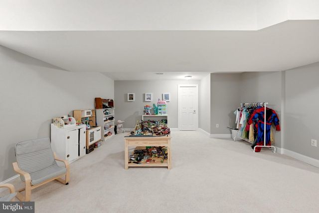 136 CAHILLE DR, Winchester, VA 22602