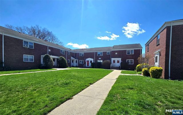 479 Maple Hill Drive 42, Hackensack, NJ 07601