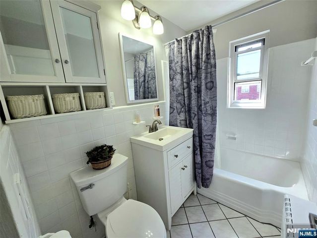 479 Maple Hill Drive 42, Hackensack, NJ 07601
