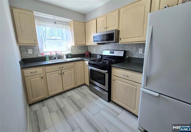 479 Maple Hill Drive 42, Hackensack, NJ 07601