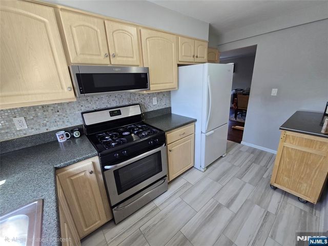 479 Maple Hill Drive 42, Hackensack, NJ 07601