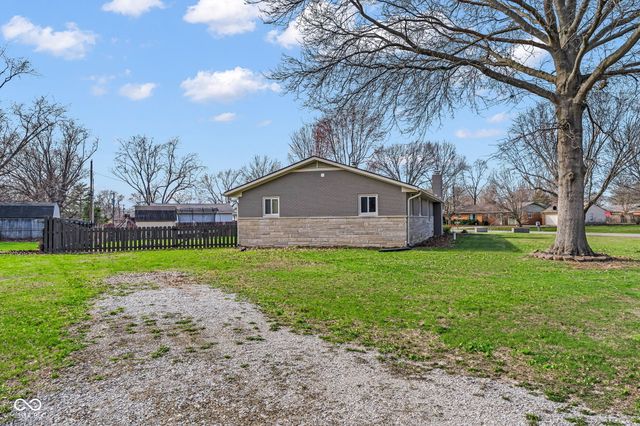 7695 Burns Drive, Brownsburg, IN 46112