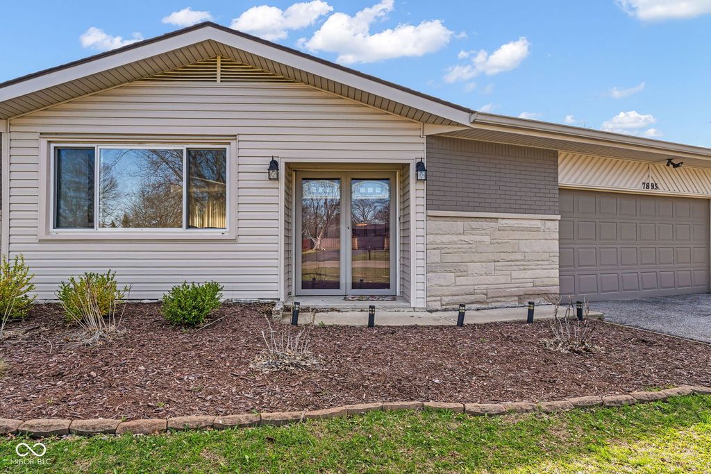 7695 Burns Drive, Brownsburg, IN 46112