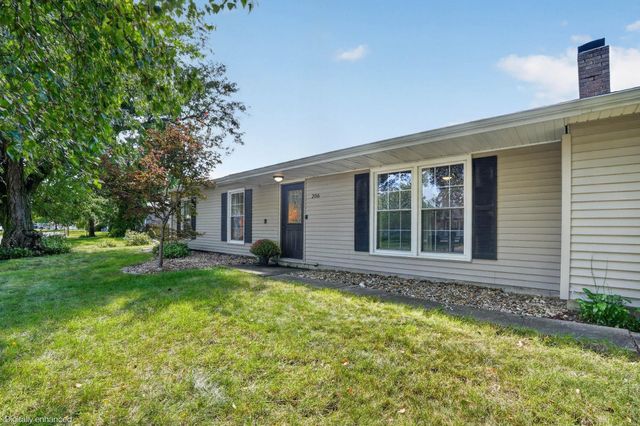 206 Hillcrest Road, Waterloo, IA 50701