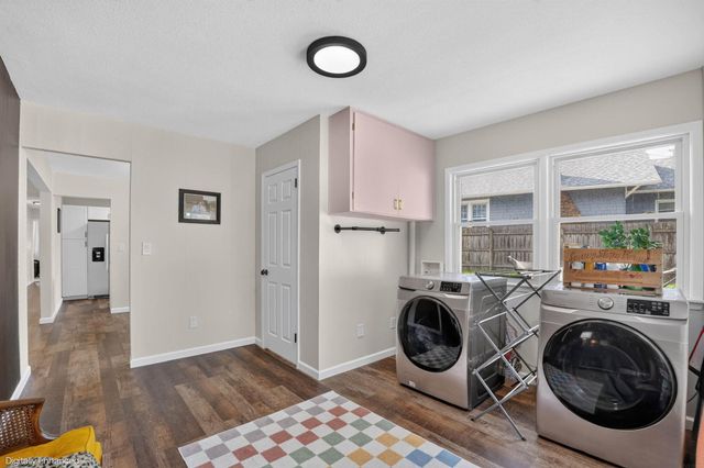 206 Hillcrest Road, Waterloo, IA 50701
