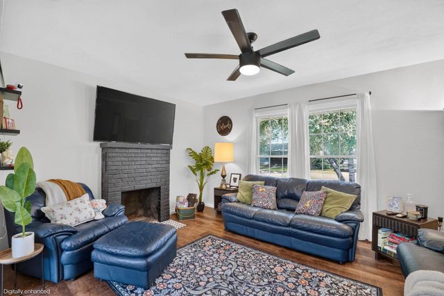 206 Hillcrest Road, Waterloo, IA 50701