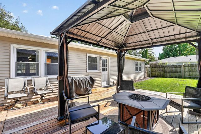 206 Hillcrest Road, Waterloo, IA 50701
