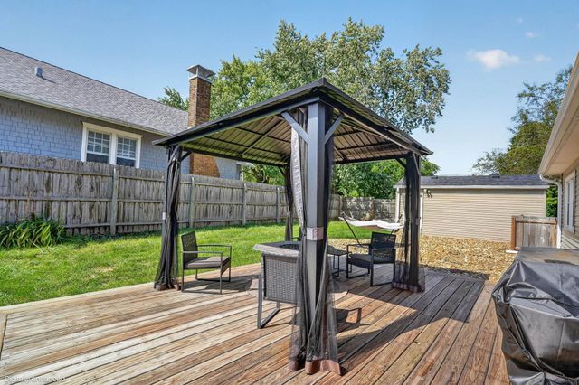 206 Hillcrest Road, Waterloo, IA 50701