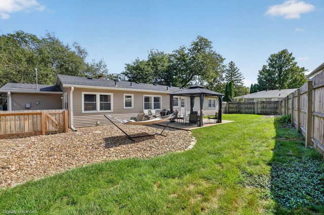 206 Hillcrest Road, Waterloo, IA 50701
