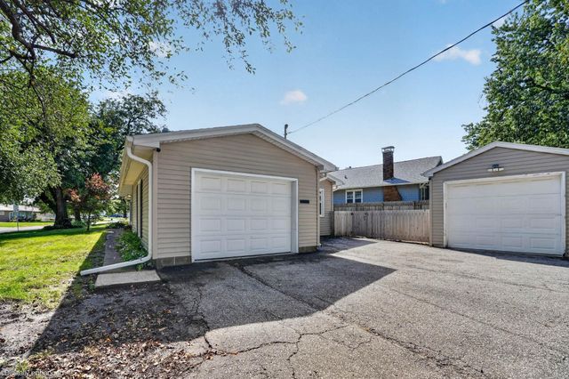 206 Hillcrest Road, Waterloo, IA 50701