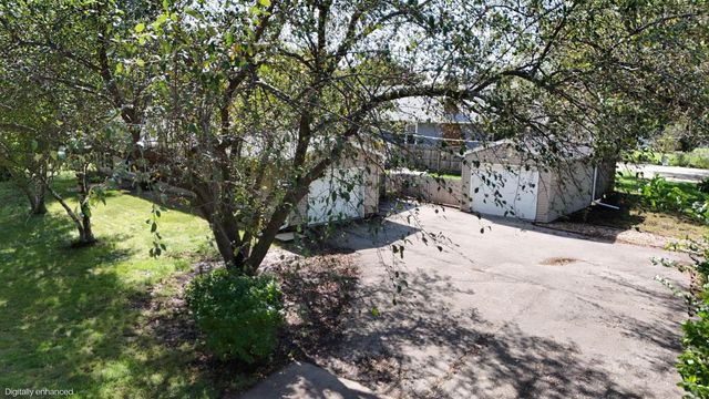 206 Hillcrest Road, Waterloo, IA 50701
