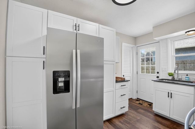 206 Hillcrest Road, Waterloo, IA 50701